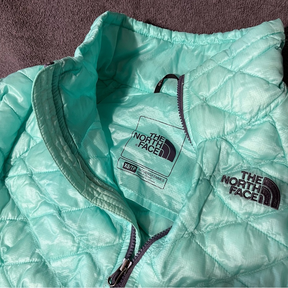 Women’s Extra Small The North Face Thermoball Teal Puffer Jacket - Picture 3 of 8